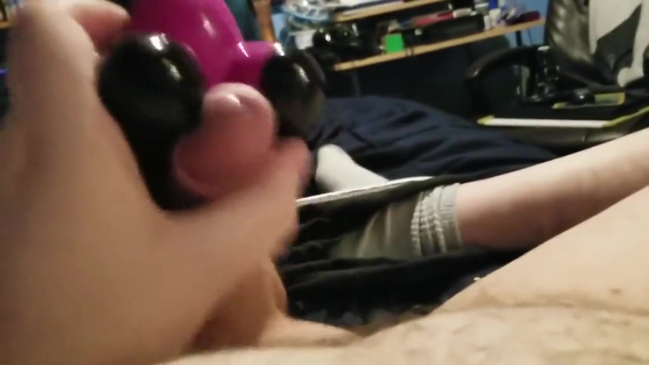 Wanna be sissy blows load using massager