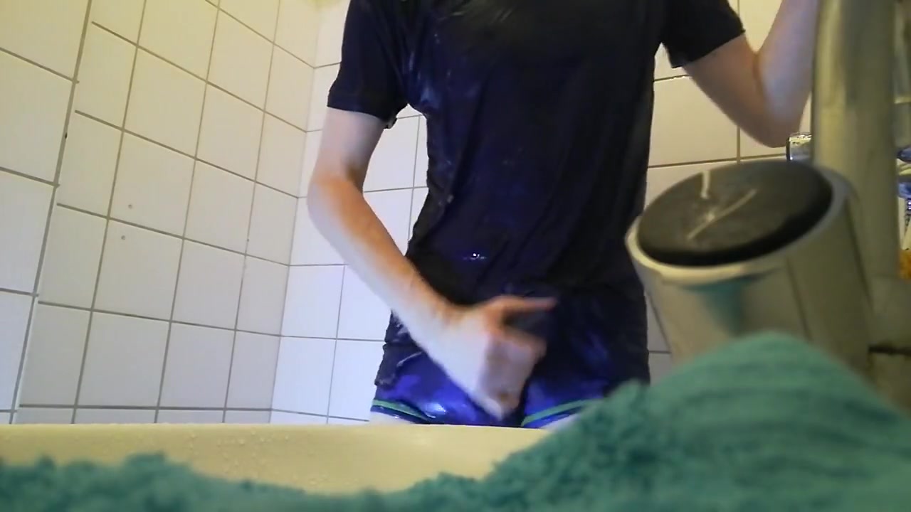 Shower Wank With Cum Load In The Sink