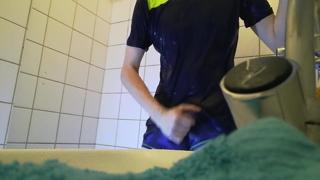 Shower Wank With Cum Load In The Sink