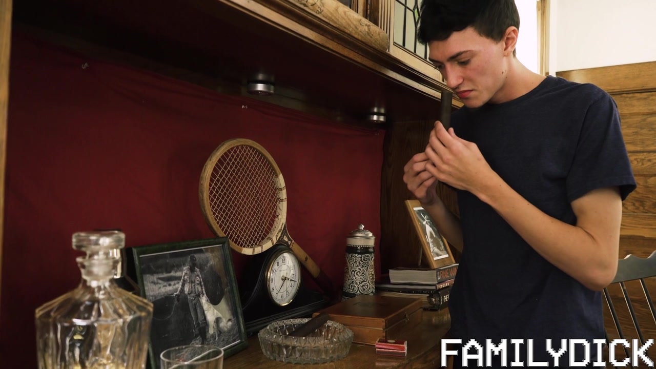 Step dad's Man Cave Chapter 1: The Apple Of His Eye - Joel Someone, Kurt Niles