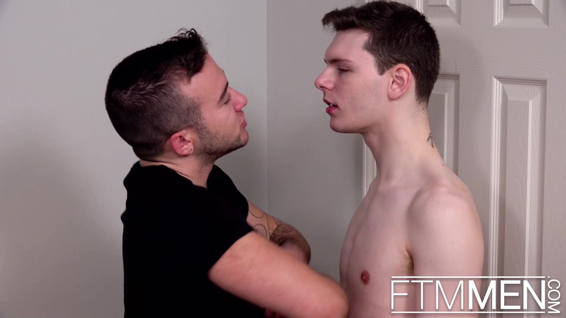 FTM Men - Hung twink Ethan breeds FTM beefcake Ari