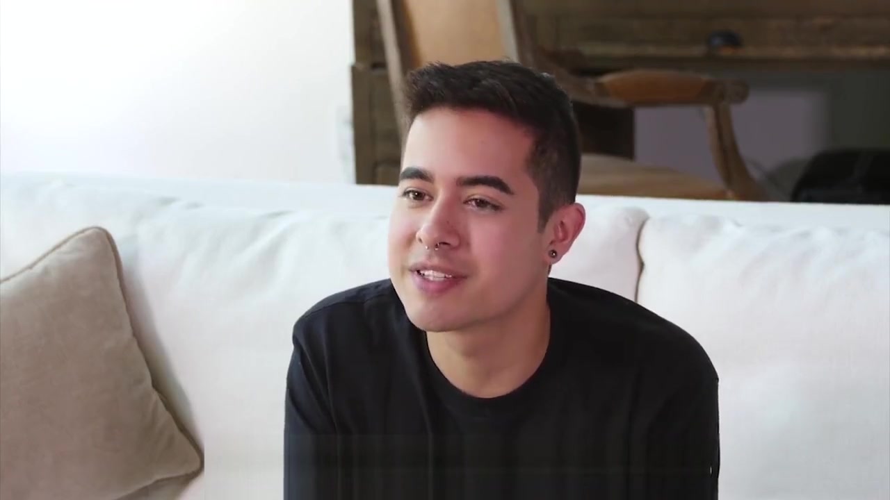 GayCastings Casting agent fucks newbie