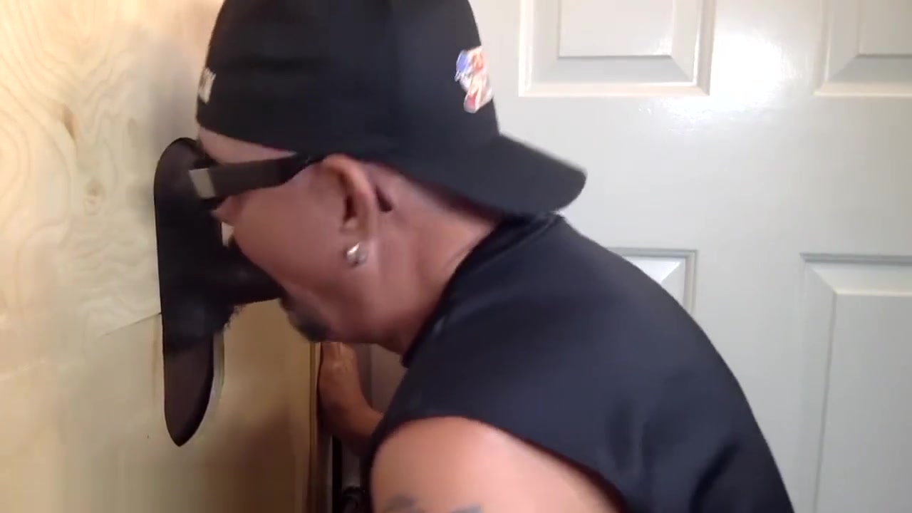 Soldier Gets Gloryhole Servicing