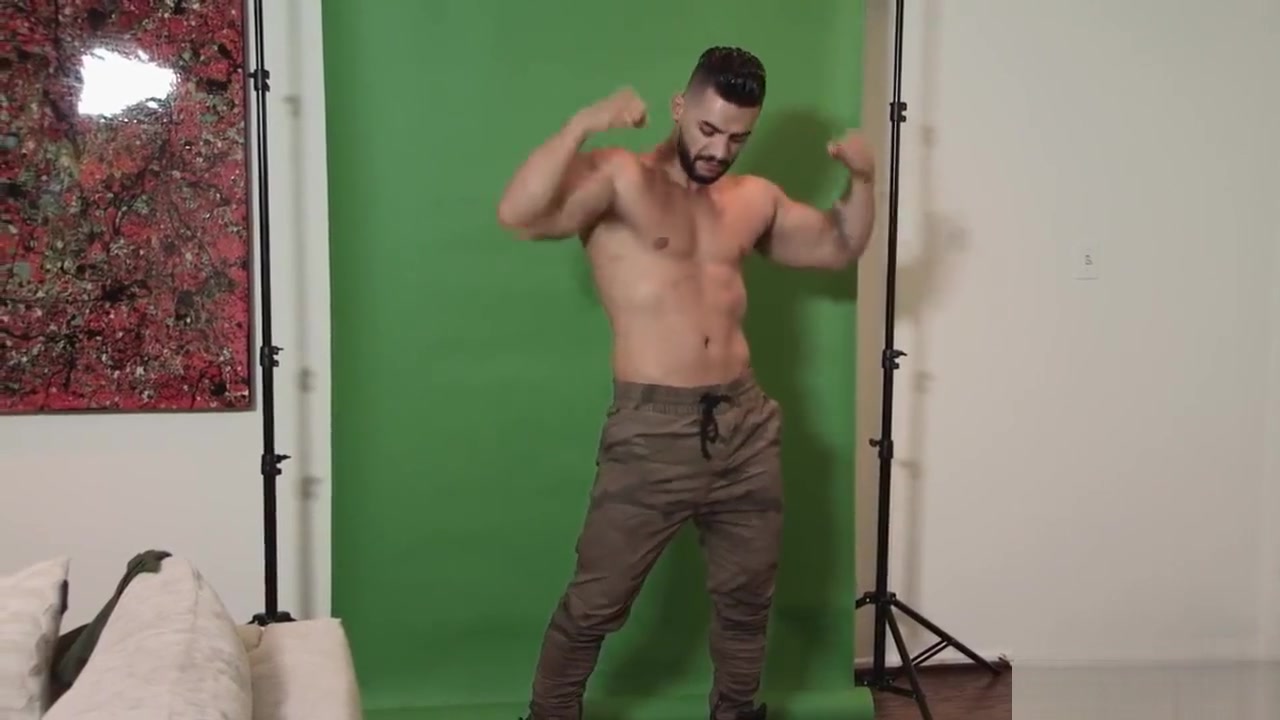 Maskurbate Straight Arab Muscle Hunk Jerks Off & Uses Flesh Jack