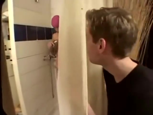 FRENCH GUYS FUCK IN THE SHOWER