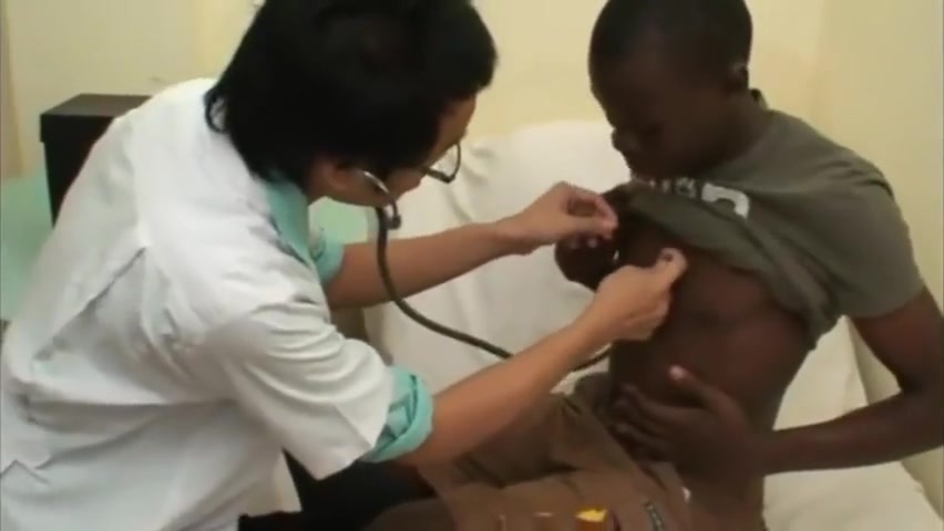 Asian doctor fucks black patiënt