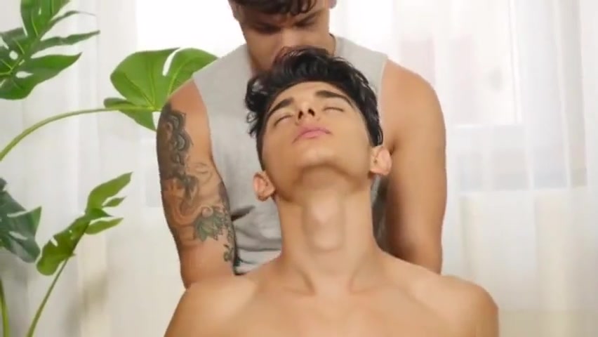 Muscle twinks bareback with massage