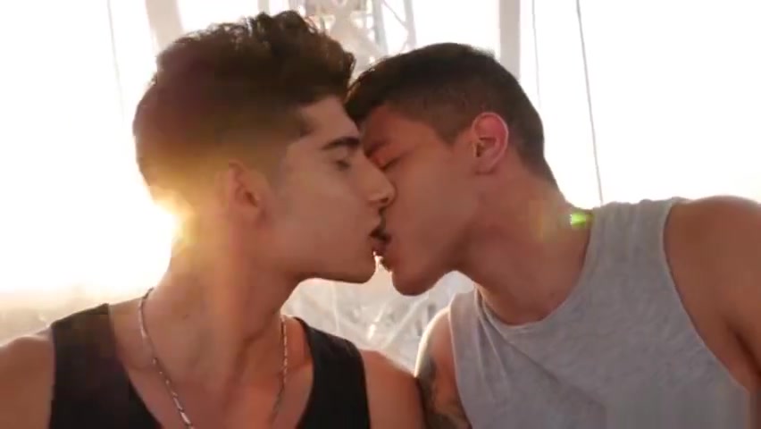 Muscle twinks bareback with massage