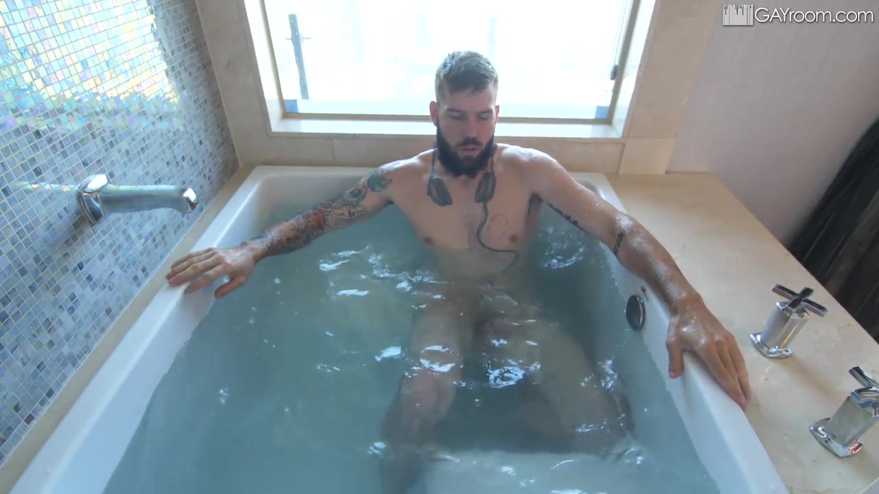 Bearded Fuck At Bathhouse - ShowerBait