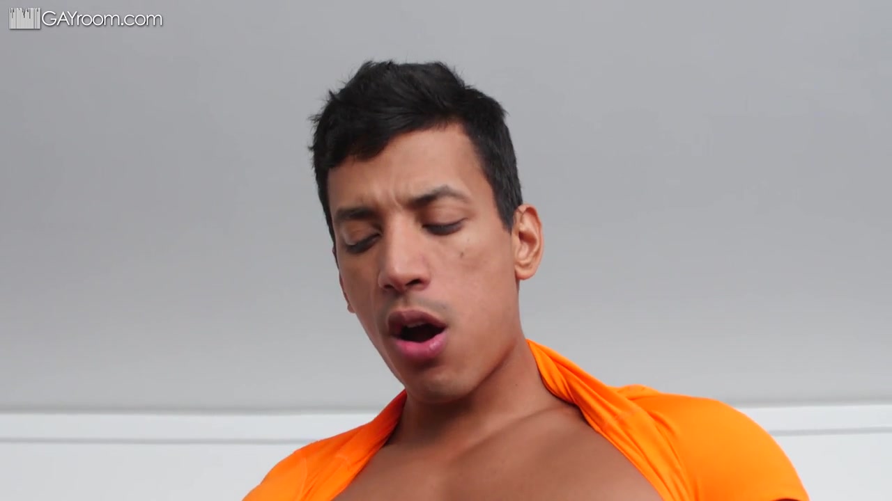 Seducing The Personal Trainer - ManRoyale