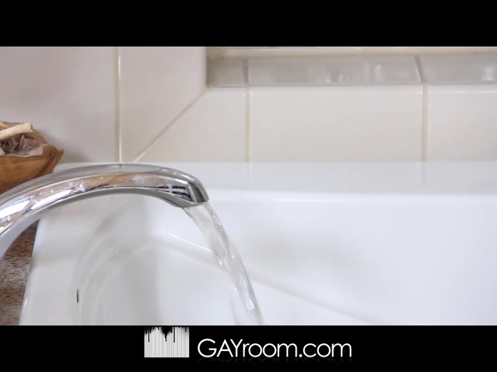 Shower Mates - GayCreeps