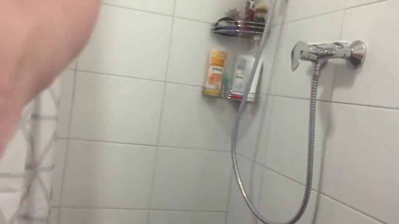 Chubby guy showering, shaving und putting his shaver up his Ass