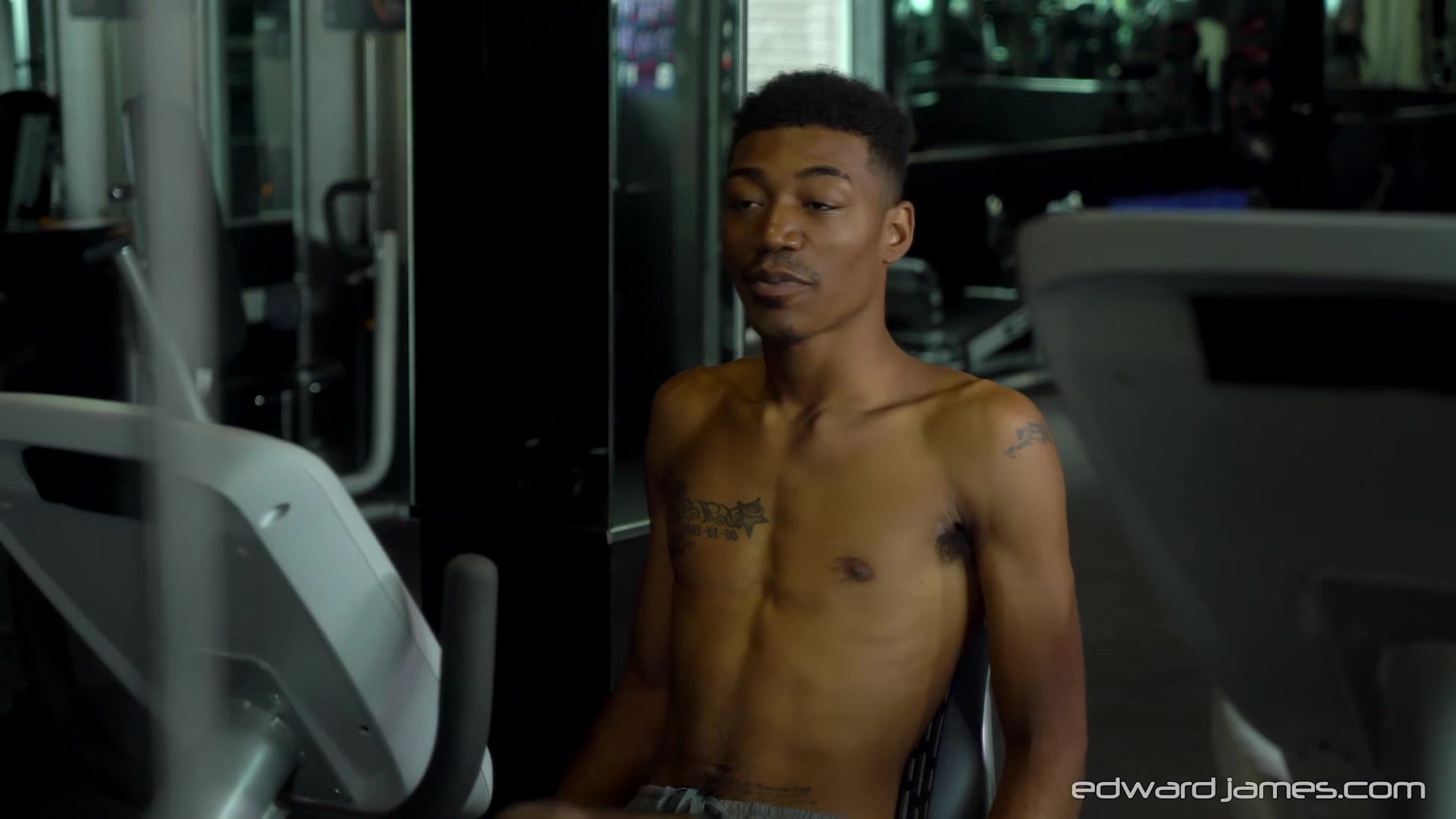 EdwardJames - Horny BBC top tempts hungry bottom with sweaty gym sex