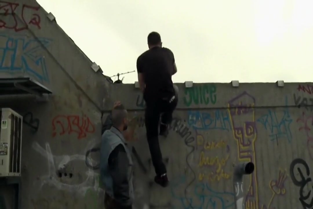 Fuck the kinky guy on the rooftop
