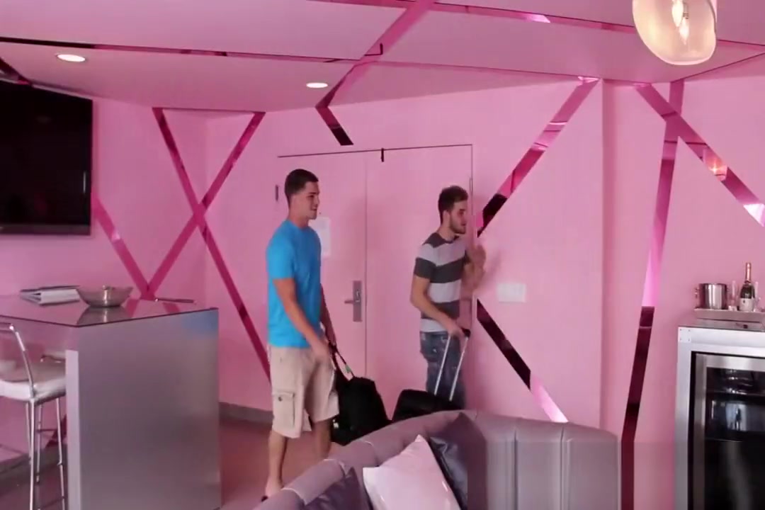College Hunks Vacation Shower Fuck