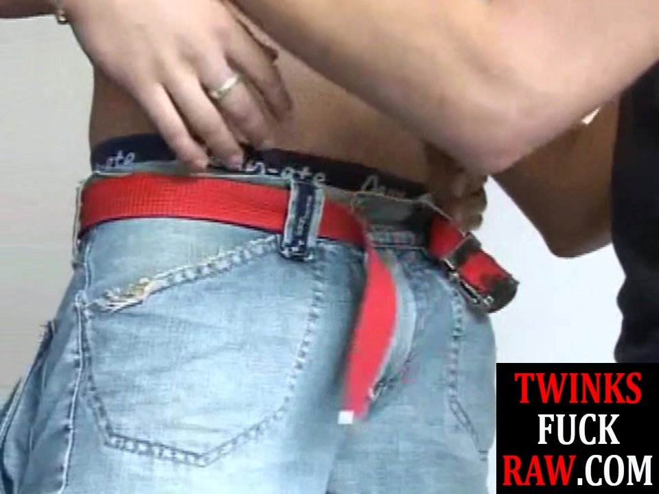 Latin twink getting dick blown for jizzshots by amateur