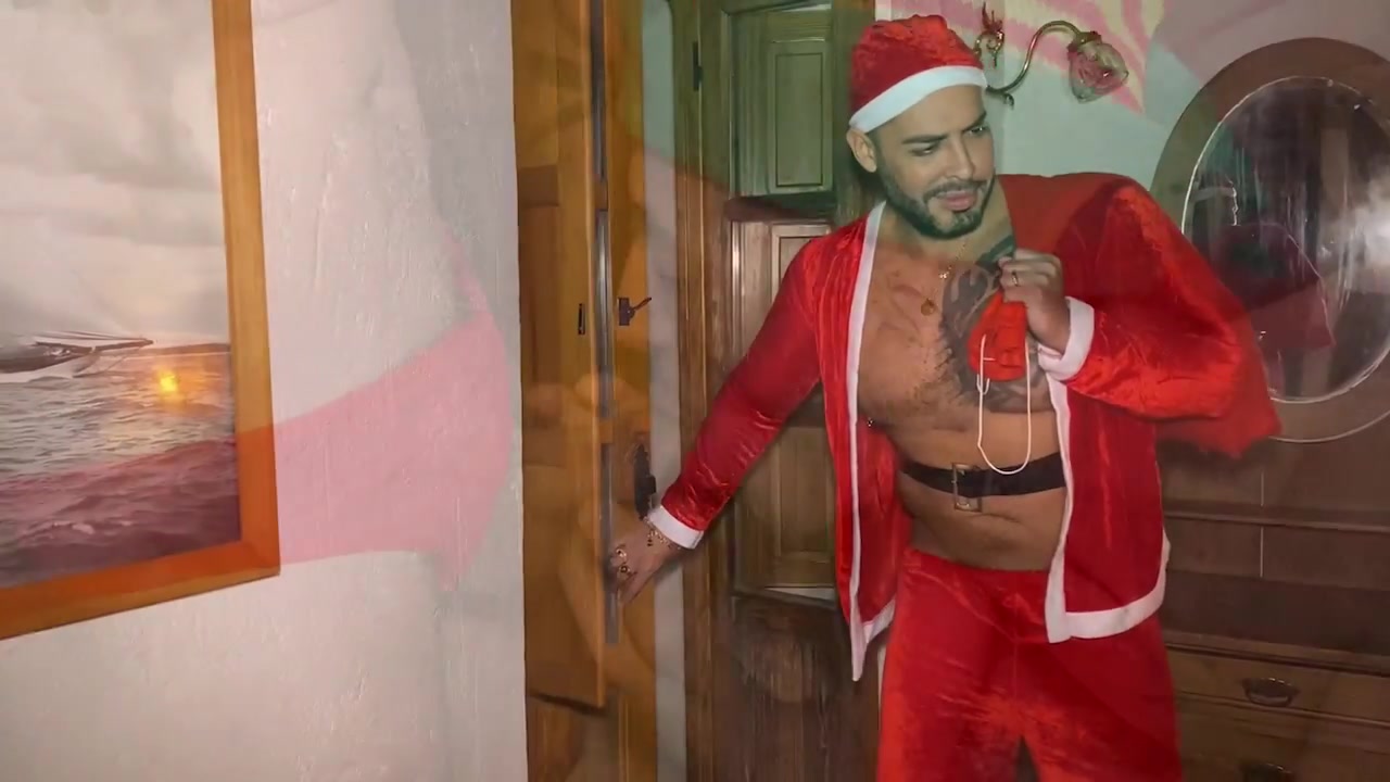 Santa Claus And The Hot Elves