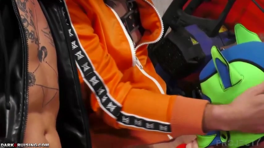 Sniffing Gay Threesome