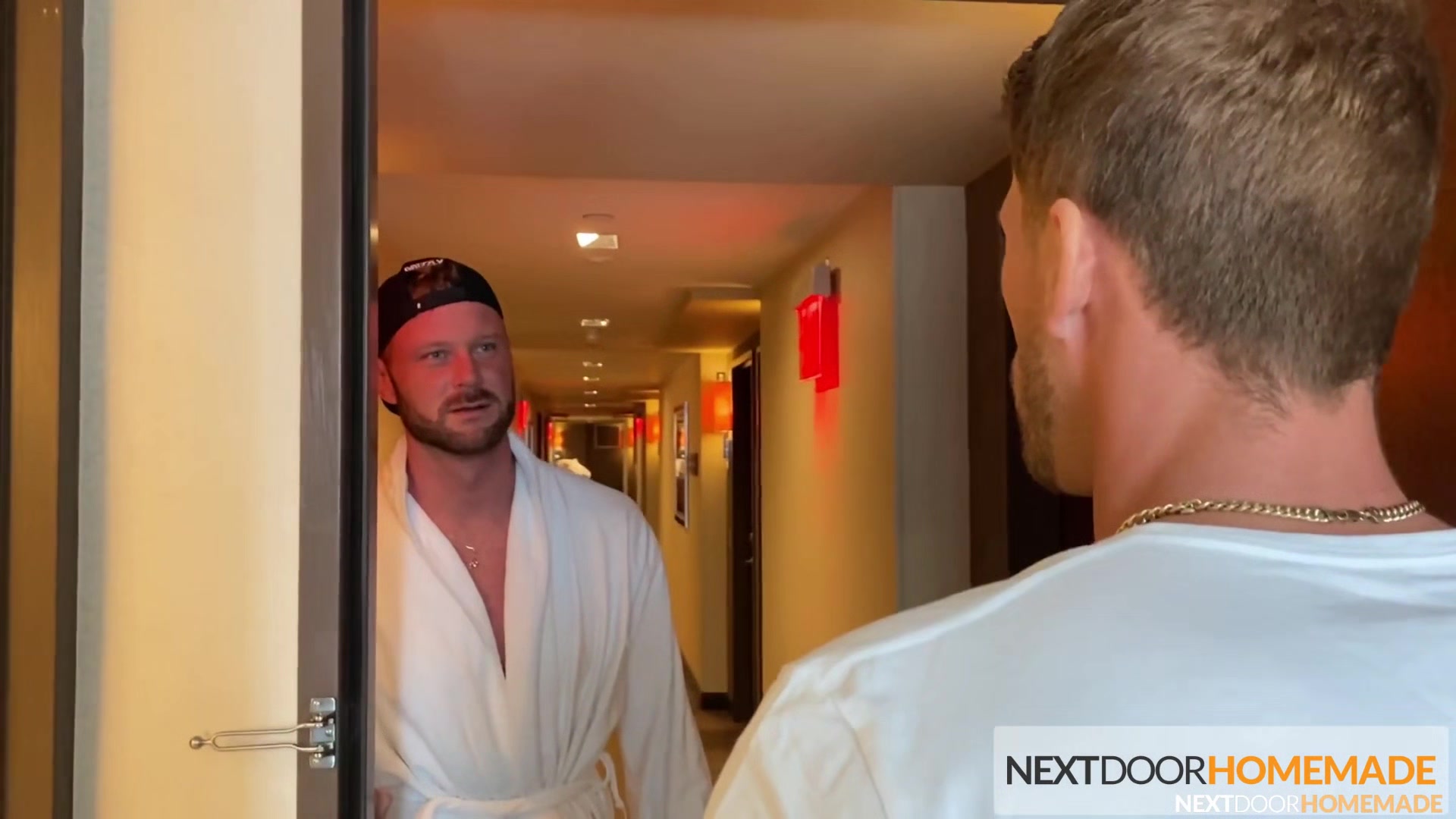 NextDoorHomemade - Sexy God Serviced By Muscle Jock
