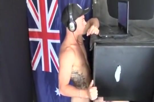 Aussie Jayden gets gloryhole BJ
