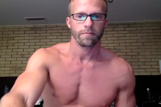 dilf showers on cam