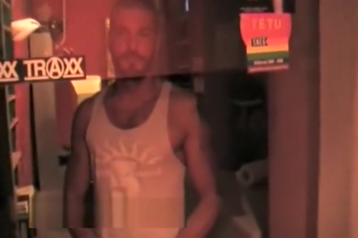 suck straight muscle guy un glory holes