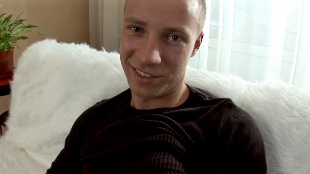 Ken Assle in Black - CruisingPorn