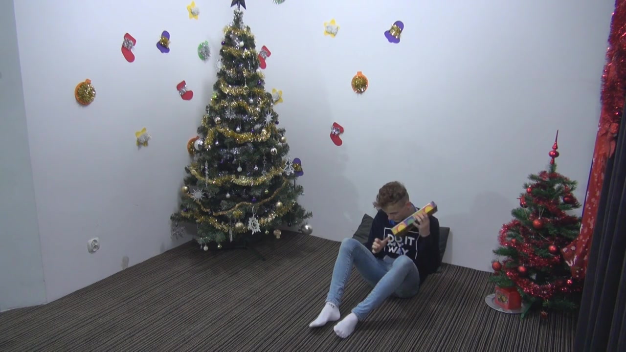 Gizzy and Tristan - Xmas - CruisingPorn