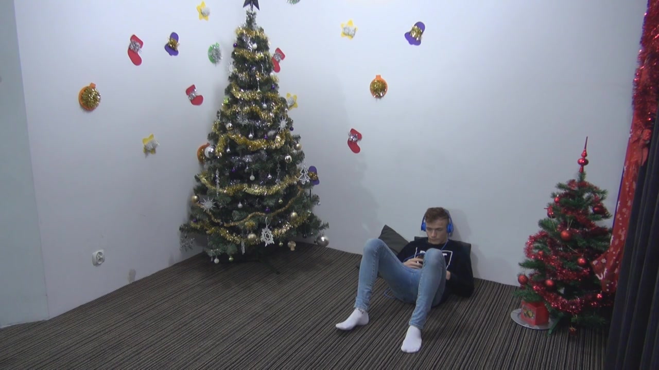 Gizzy and Tristan - Xmas - CruisingPorn