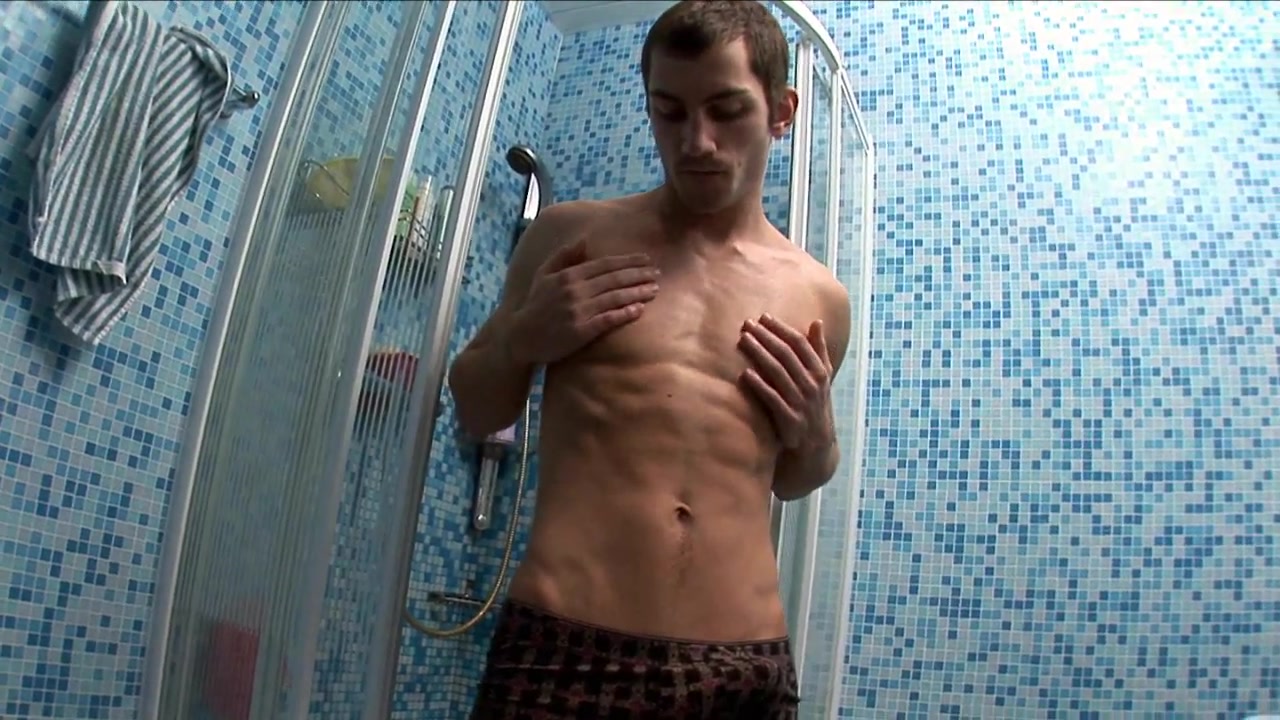 Dimitry Hens in the Shower - CruisingPorn
