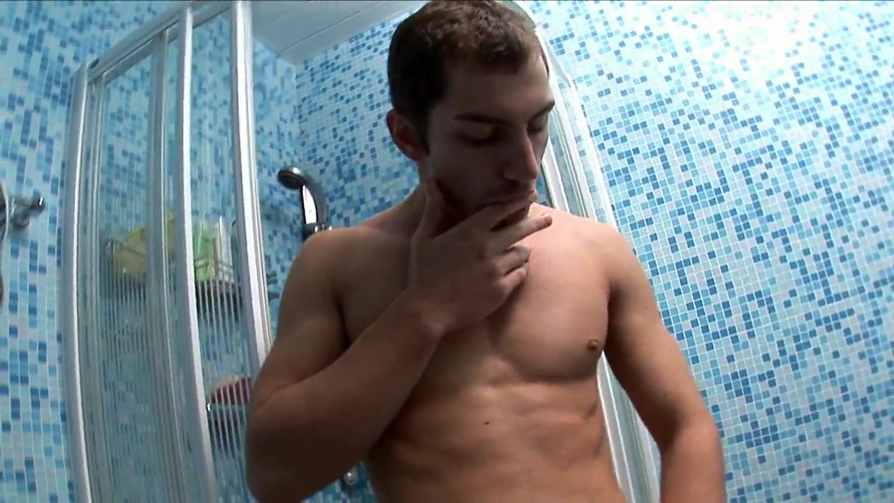 Dimitry Hens in the Shower - CruisingPorn