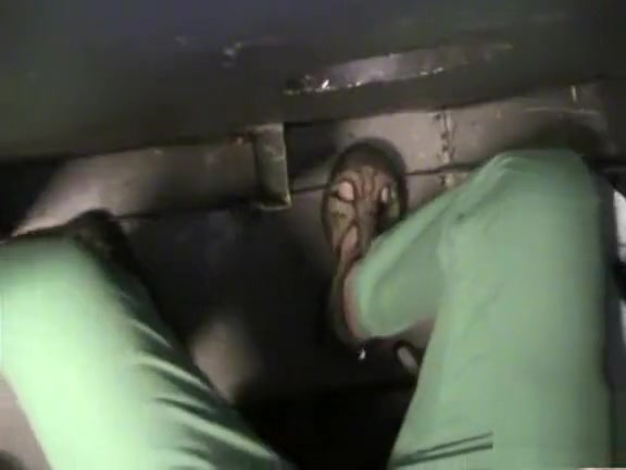 Chupando um Pauzão no Glory Hole