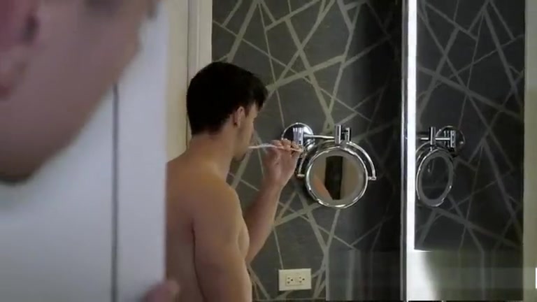 Yoga Shower Creep - Mason Lear e Tryp Bates