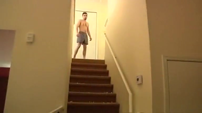 Johnny Rapid quase é pego pela faxineira comendo o gostoso do Jack Hunter
