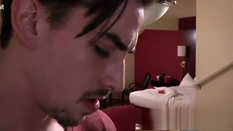 Johnny Rapid quase é pego pela faxineira comendo o gostoso do Jack Hunter