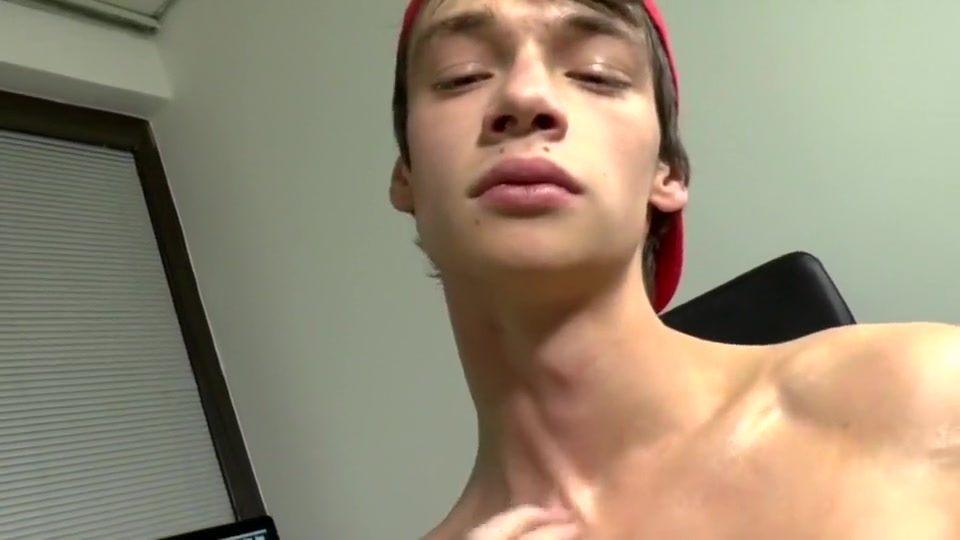 EastBoys: Alessandro Handjob In Our Office Cumshot