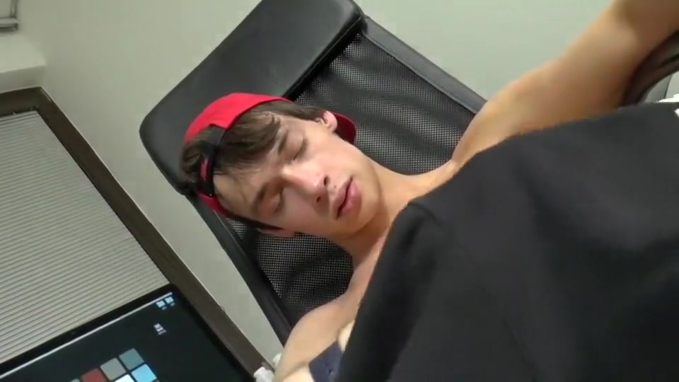 EastBoys: Alessandro Handjob In Our Office Cumshot