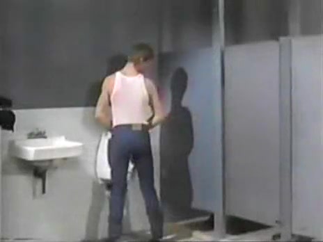Boysroom Gloryhole