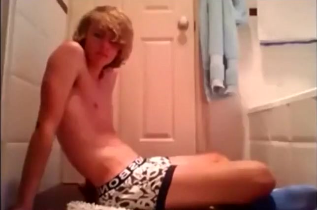 Kinky Boy Toilet Fun