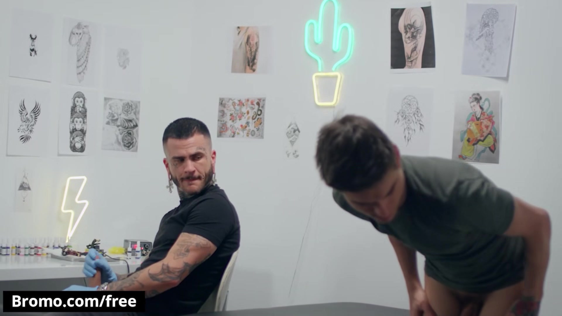 BROMO - Skinny Twink Lev Ivankov Gets His Asshole Drilled By His Super Sexy Tattoo Artist Fly Tatem
