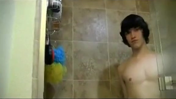 Amateur Twinks Having Fun Shower Sex