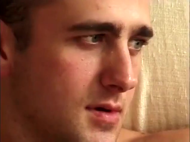 Solo gay in the shower