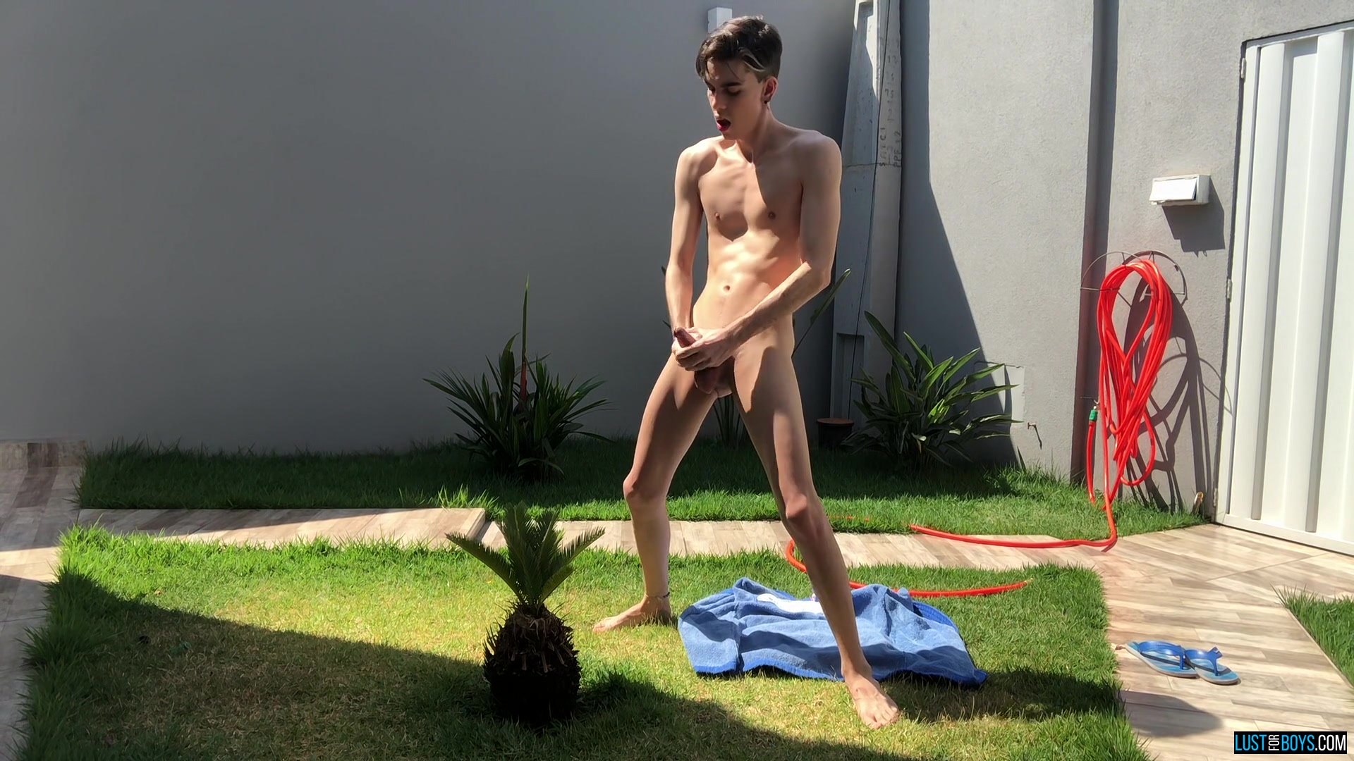 Stroking In The Sun With Henry - Henry Evans