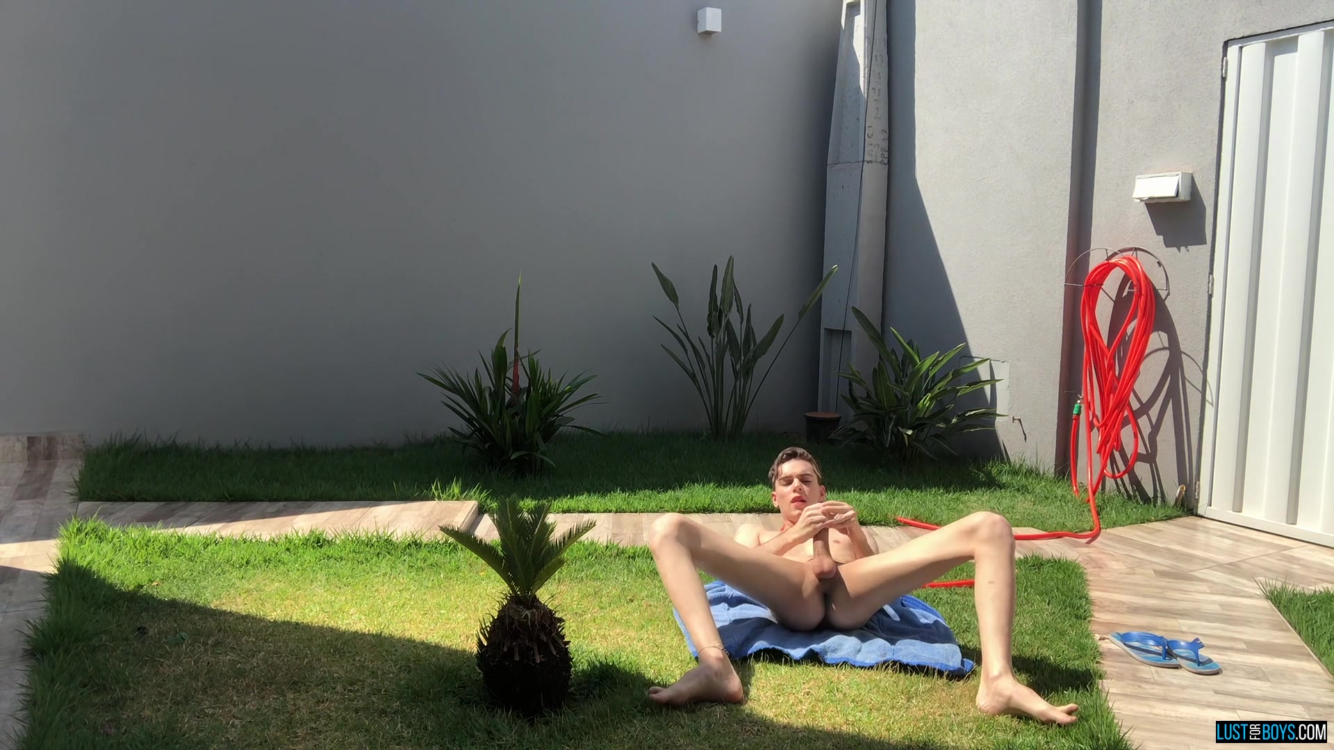 Stroking In The Sun With Henry - Henry Evans