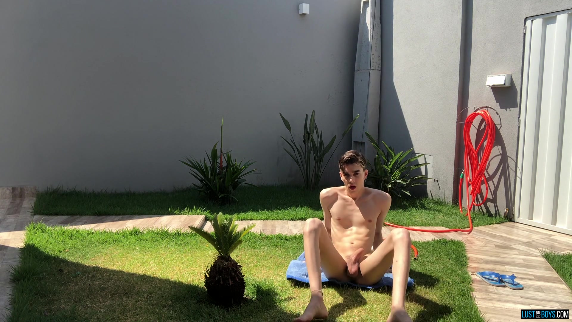 Stroking In The Sun With Henry - Henry Evans