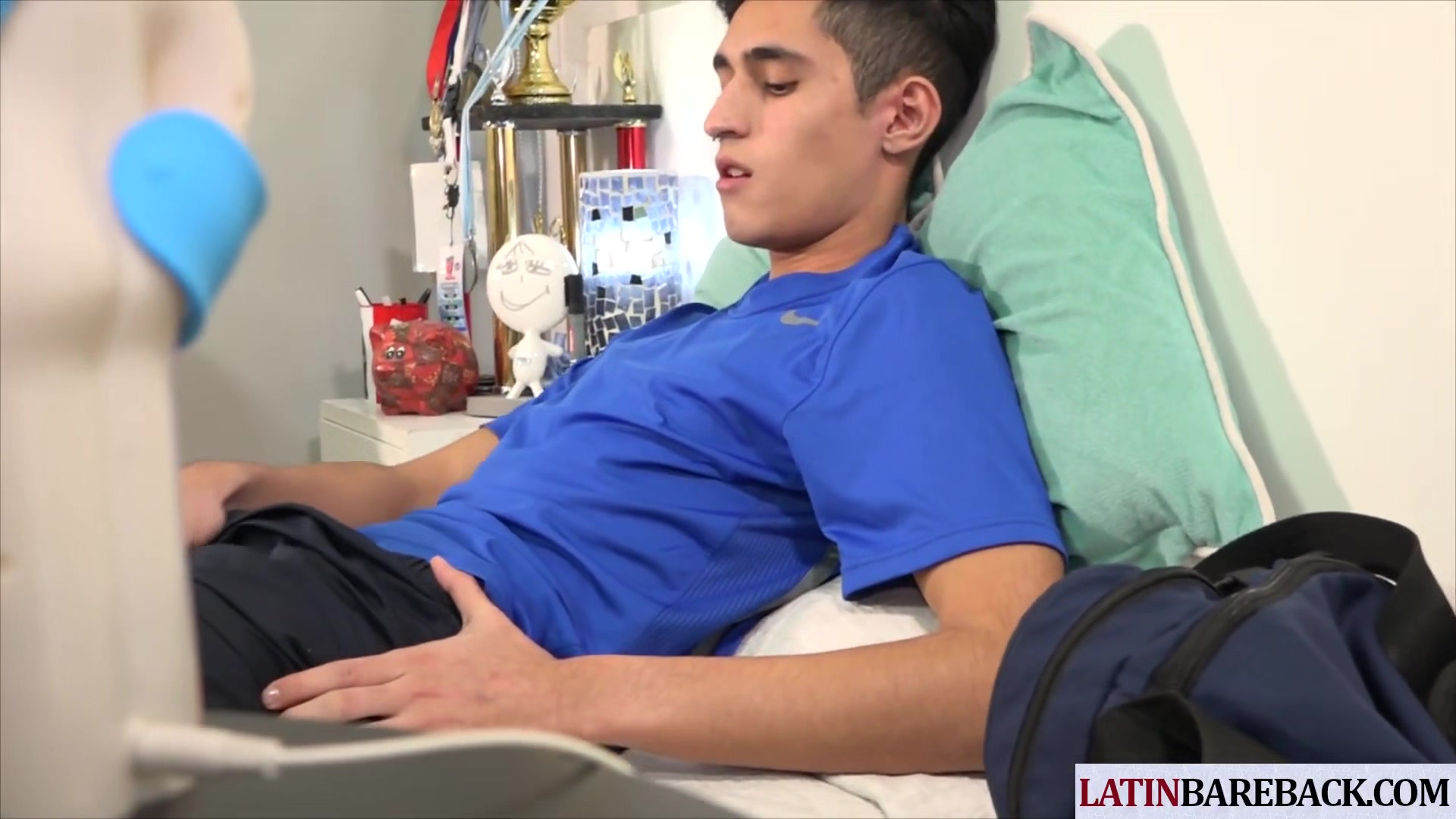 Sporty Latin twink uses dildo and jerks during solo action