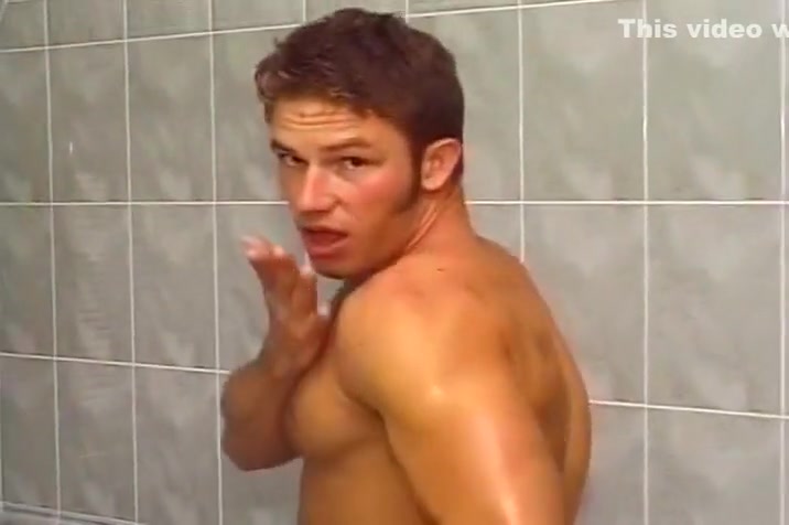 Muscle Bound Gay Lad Wanks Off In Shower