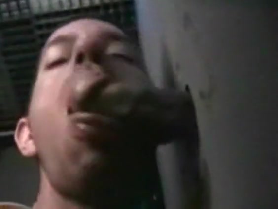 Amateur sucking in glory hole