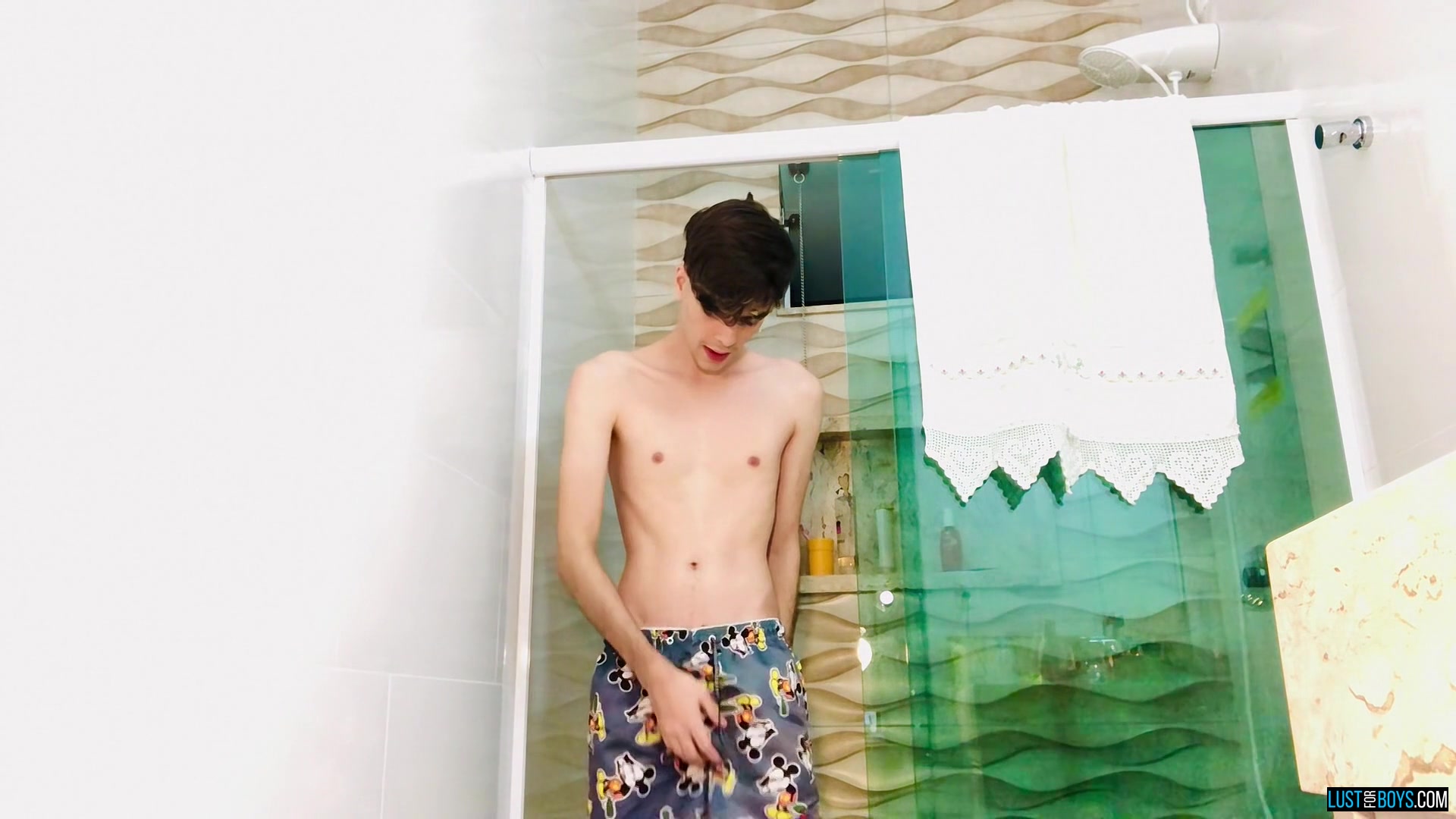 Twinky teen 18+ In The Bathroom - Henry Evans