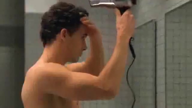 mario_lopez_showering